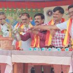 ಚಿತ್ರ ಬರಹ : ಶಹಾಪುರ ತಾಲೂಕಿನ ರಸ್ತಾಪುರ ಸರಕಾರಿ ಪ್ರೌಢ ಶಾಲೆಯಲ್ಲಿ ತಾಲೂಕು ಕನ್ನಡ ಸಾಹಿತ್ಯ ಪರಿಷತ್ ವತಿಯಿಂದ ಹಮ್ಮಿಕೊಂಡಿರುವ ಮಾತೃಭಾಷೆ ಮತ್ತು ಶಿಕ್ಷಣ ವಿಚಾರ ಸಂಕಿರಣ ಉದ್ಘಾಟಿಸುತ್ತಿರುವ ದೃಶ್ಯ.