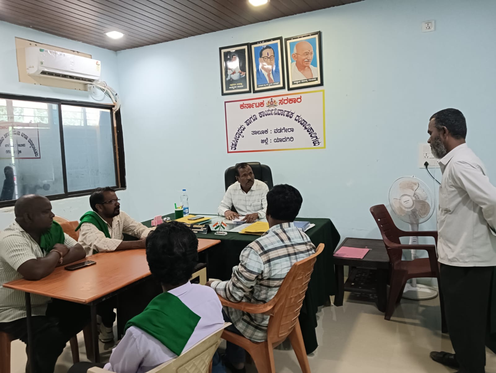 ವಡಗೇರಾ ಪಡಿತರ ಚೀಟಿ ವಿತರಣೆಯಲ್ಲಿ ಹೆಚ್ಚಿನ ಹಣ ವಸೂಲಿ: ರೈತ ಸಂಘ ಆರೋಪ