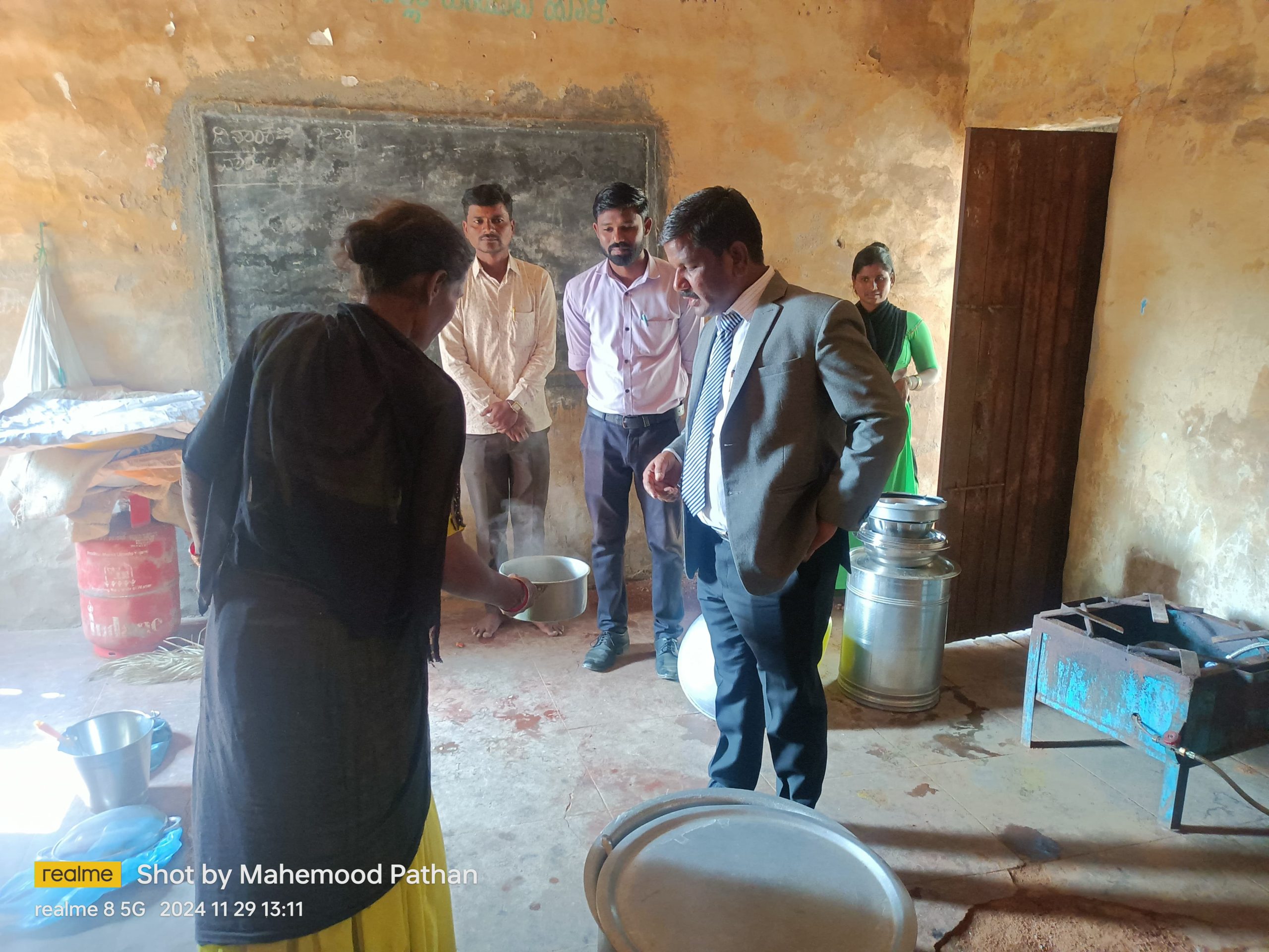 ಬಿರನಕಲ್ ತಾಂಡಾ ಶಾಲೆಗೆ ನ್ಯಾಯಾಧೀಶ ಕೆ .ಮರಿಯಪ್ಪ ಭೇಟಿ