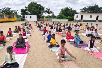 ದೋರನಹಳ್ಳಿ ಗ್ರಾಮದ ಡಿ.ಡಿ.ಯು ಸಿಬಿಎಸ್‌ಇ ಪ್ರೌಢ ಶಾಲೆ ಮತ್ತು ಡಿ.ಡಿ.ಯು ಪಿಯು ಕಾಲೇಜಿನಲ್ಲಿ ನಡೆದ ಅಂತರಾಷ್ಟ್ರೀಯ ಯೋಗ ದಿನಾಚರಣೆಯಲ್ಲಿ ಮಾತನಾಡಿದರು.