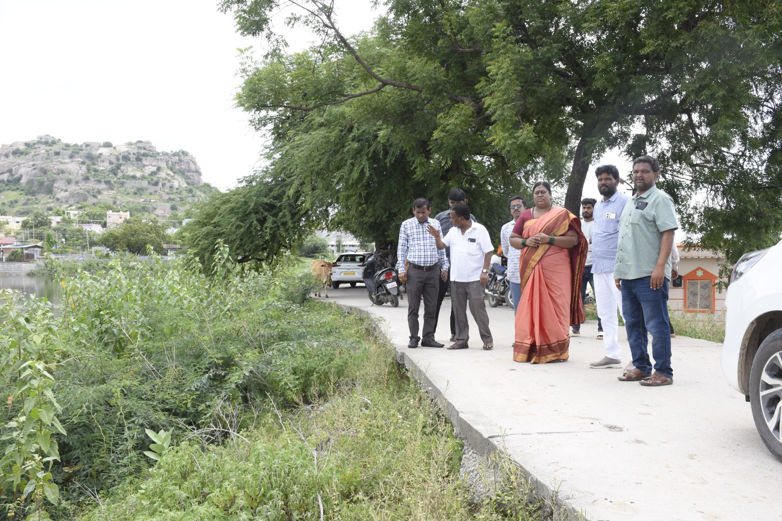 ದೊಡ್ಡ ಕೆರೆಯಿಂದ ಅಪಾಯ ತಪ್ಪಿಸಲು ತಡೆಗೊಡೆ ನಿರ್ಮಾಣಕ್ಕೆ ನಗರಸಭೆ ಅಧ್ಯಕ್ಷರ ಸೂಚನೆ