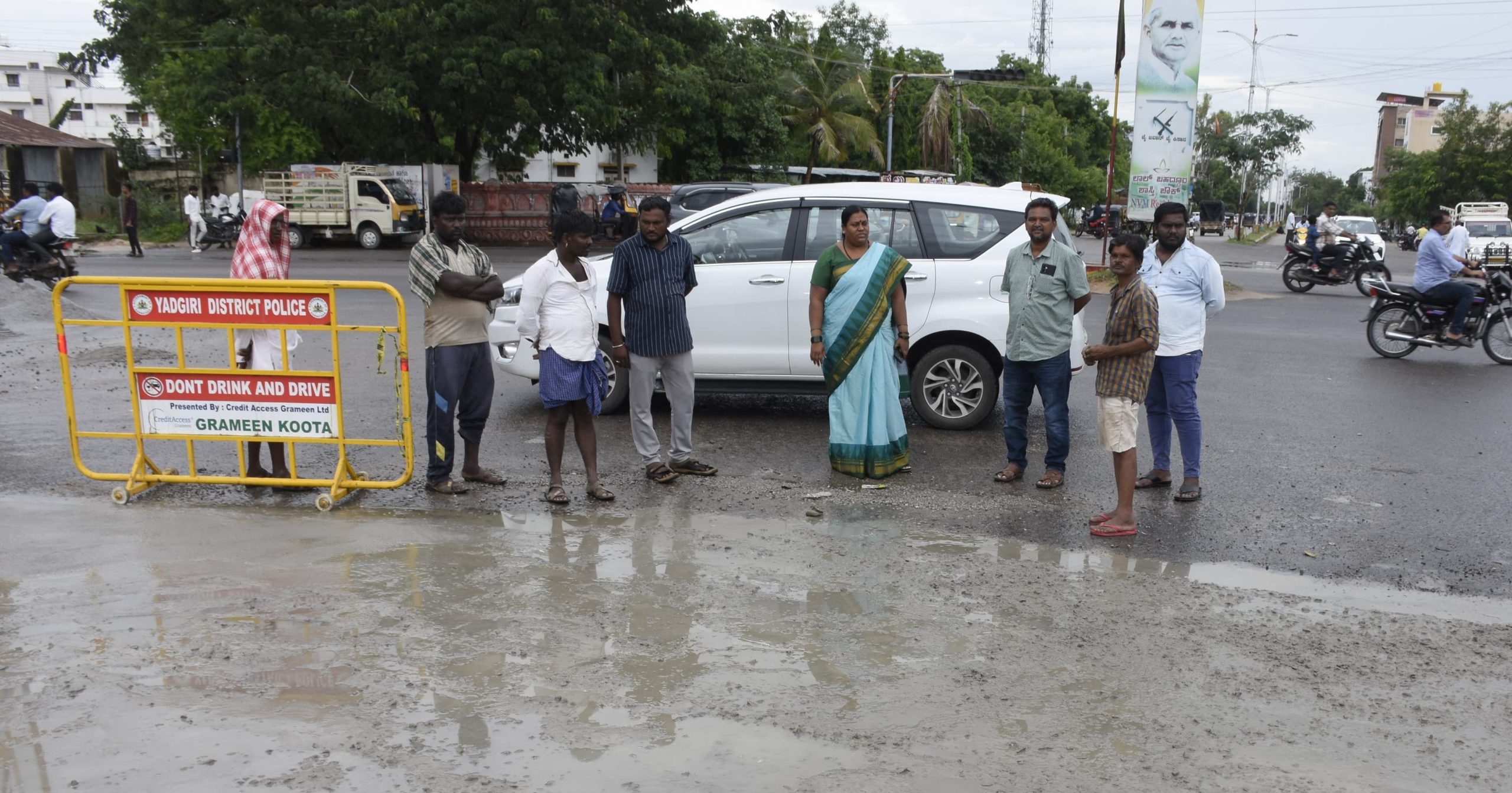 ಹದಗೆಟ್ಟ ರಸ್ತೆಗೆ ಕಾಂಕ್ರಿಟ್ ಹಾಕಿಸಿ, ಚರಂಡಿ ನಿರ್ಮಿಸಿ ಅನುಕೂಲ ಮಾಡಿಕೊಟ್ಟ ನಗರಸಭೆ ಅಧ್ಯಕ್ಷೆ